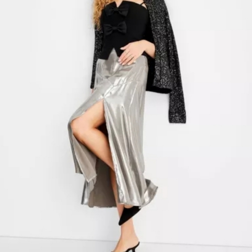 Elegant Asymmetrical Metallic Skirt - Picture 2 of 3